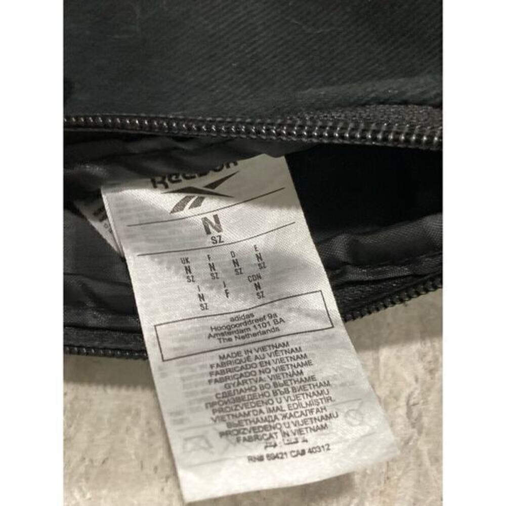 Reebok Classics Unisex Black Crossbody Sling Bag Adjustable Strap Zip Closure - Picture 9 of 11